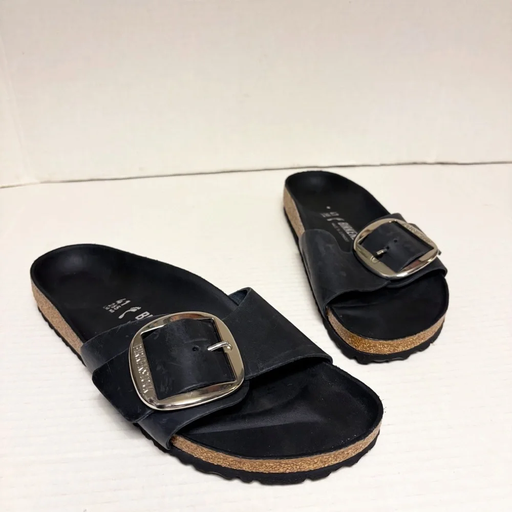 NWOB Birkenstock‎ Madrid Big Buckle Oiled Leather Sandals in Black - Picture 5 of 12